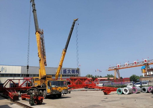 炎熱夏日,山西盛大鋼結(jié)構(gòu)工程公司的生產(chǎn)如火如荼