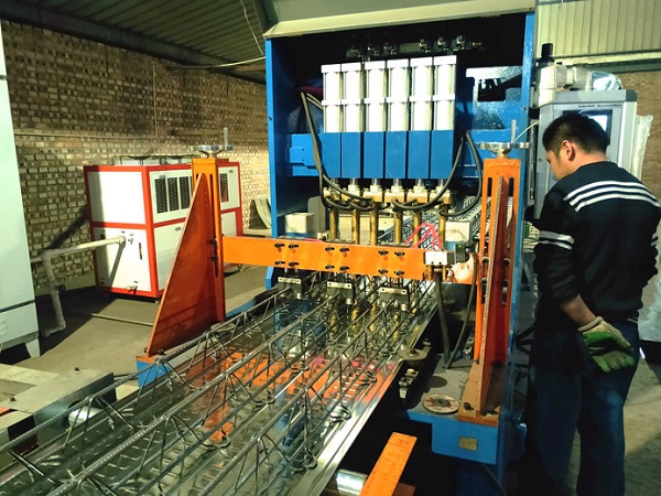 山西盛大鋼構怡達樓承板生產線